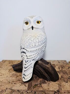 Hand Painted White Snowy Owl Figurine with Yellow Eyes Garden Statue 🦉